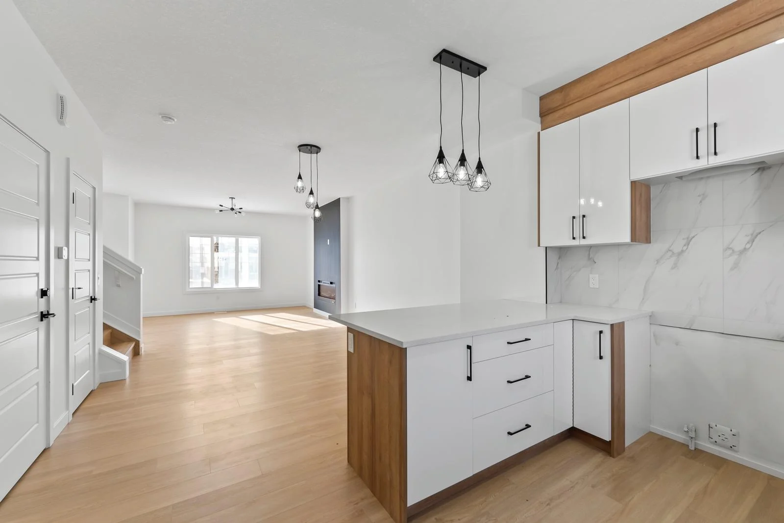 32 Units In Woodbend Leduc 20