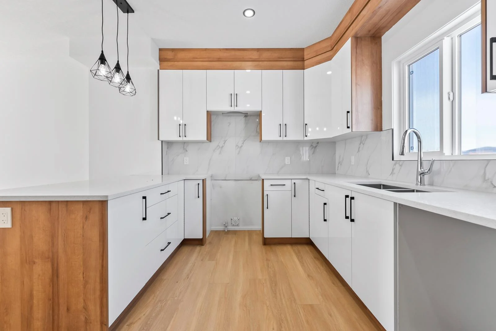 32 Units In Woodbend Leduc 21
