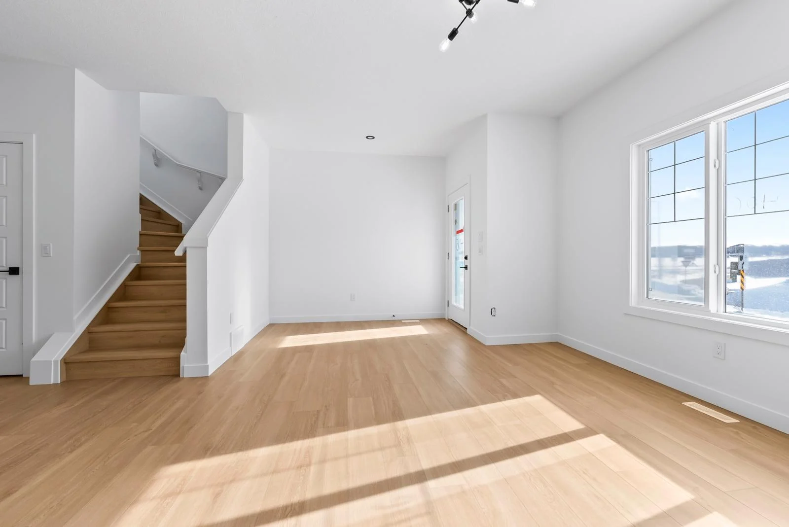 32 Units In Woodbend Leduc 5